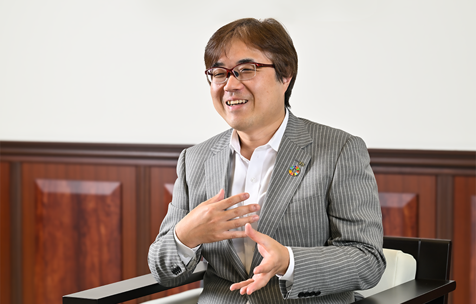 代表取締役会長　兼　取締役会議長　襟川 陽一